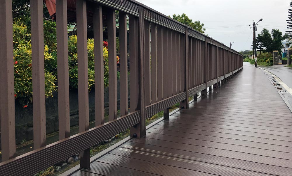 欄杆-Railing-高雄大樹區-河岸邊休閒步道-橙湘建材│氶鋒建材│Doozer Wood│WPC│優美木│塑膠木│環塑木│環保木│合成木│環保塑木│塑膠仿木│環保塑合木│木塑複合材料│綠建材