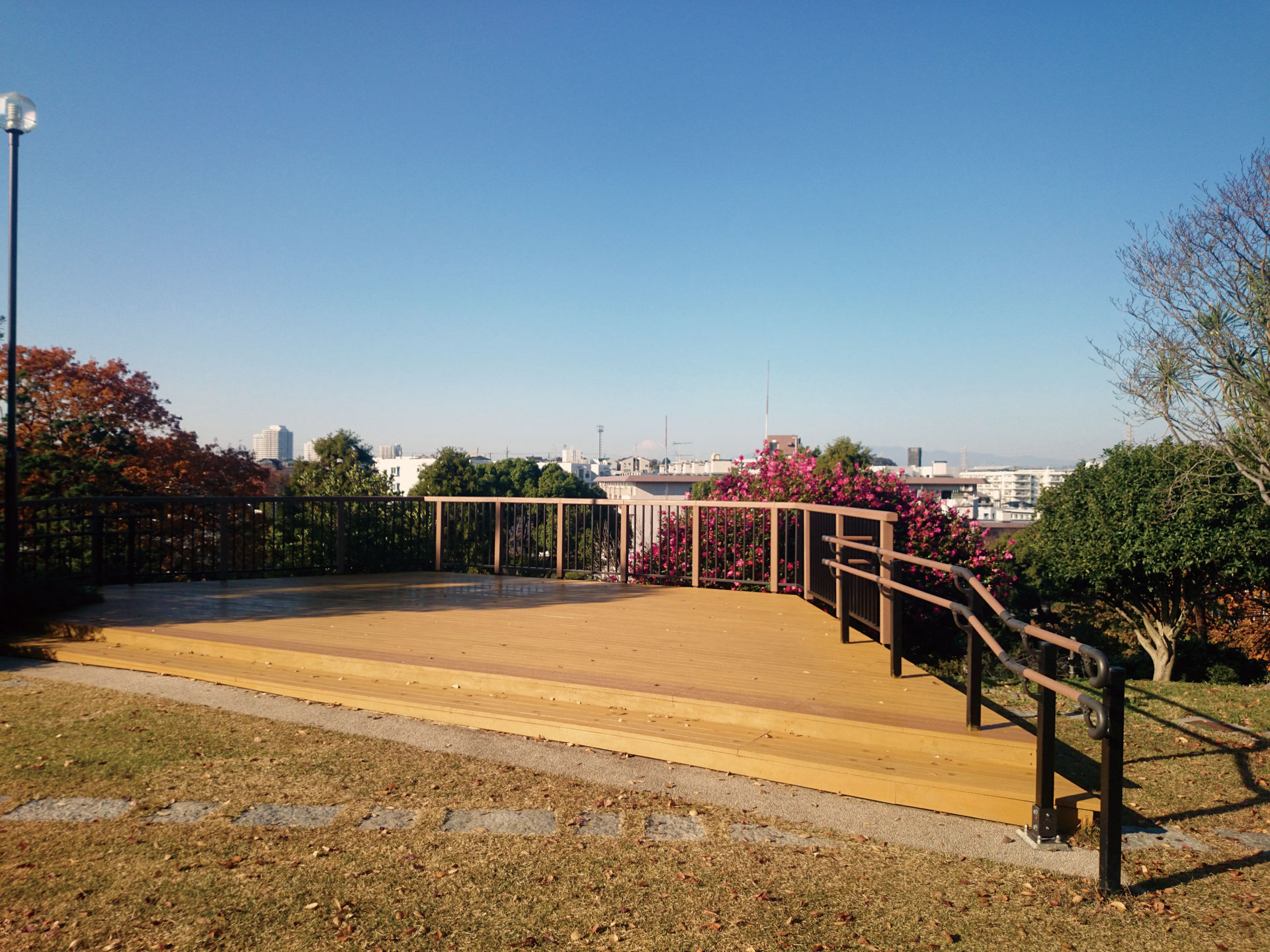 瞭望台Observatory-觀景台Watch Station-日本(神奈川県)-横浜児童遊園│氶鋒建材│Doozer Wood│WPC│優美木│塑膠木│環塑木│環保木│合成木│環保塑木│塑膠仿木│環保塑合木│木塑複合材料│綠建材