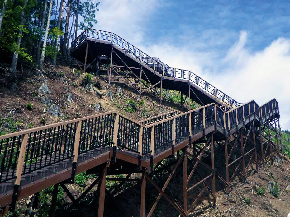 步道-棧道-Boardwalk-日本(宮城県)-女川町避難階段│氶鋒建材│Doozer Wood│WPC│優美木│塑膠木│環塑木│環保木│合成木│環保塑木│塑膠仿木│環保塑合木│木塑複合材料│綠建材