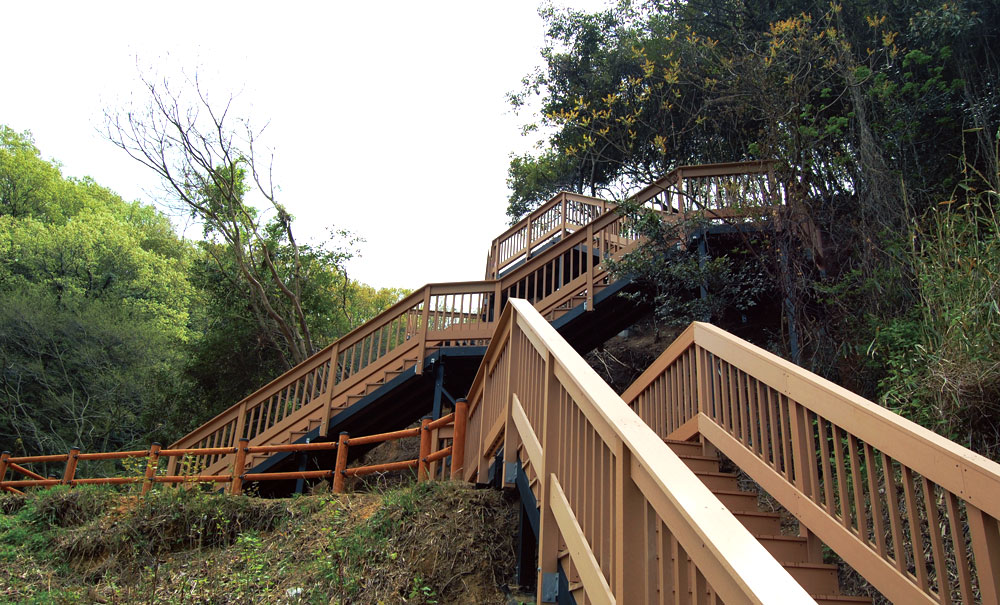 步道-棧道-Boardwalk-日本(兵庫県)-石の寝屋公園│氶鋒建材│Doozer Wood│WPC│優美木│塑膠木│環塑木│環保木│合成木│環保塑木│塑膠仿木│環保塑合木│木塑複合材料│綠建材