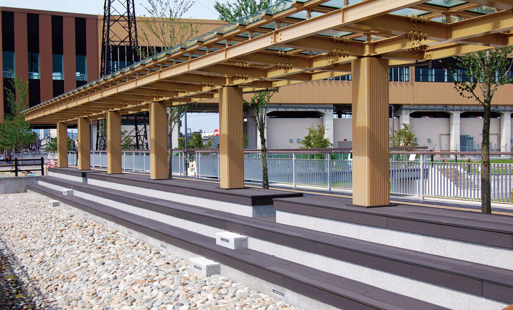 平台-Composite Decking-日本(富山県)-新高岡駅前広場│氶鋒建材│Doozer Wood│WPC│優美木│塑膠木│環塑木│環保木│合成木│環保塑木│塑膠仿木│環保塑合木│木塑複合材料│綠建材