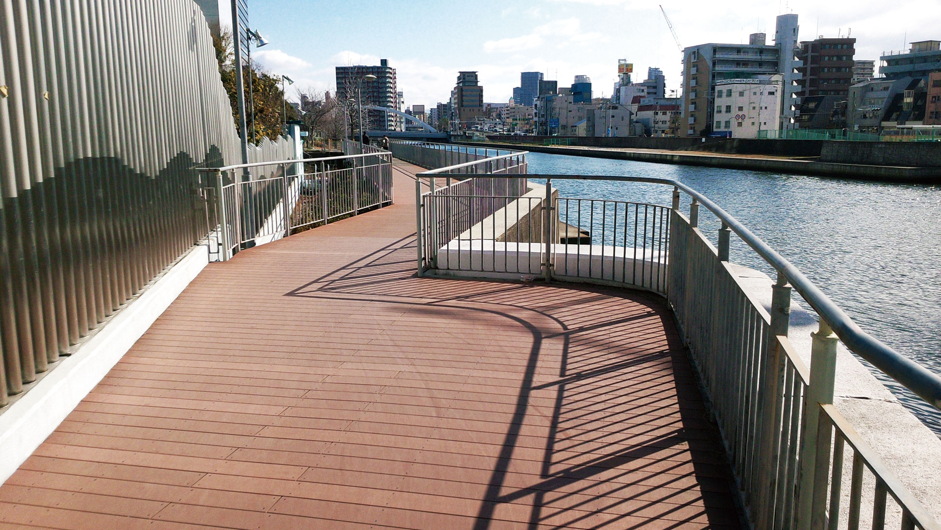 平台-Composite Decking-日本(大阪府)-大阪ドーム公園│氶鋒建材│Doozer Wood│WPC│優美木│塑膠木│環塑木│環保木│合成木│環保塑木│塑膠仿木│環保塑合木│木塑複合材料│綠建材