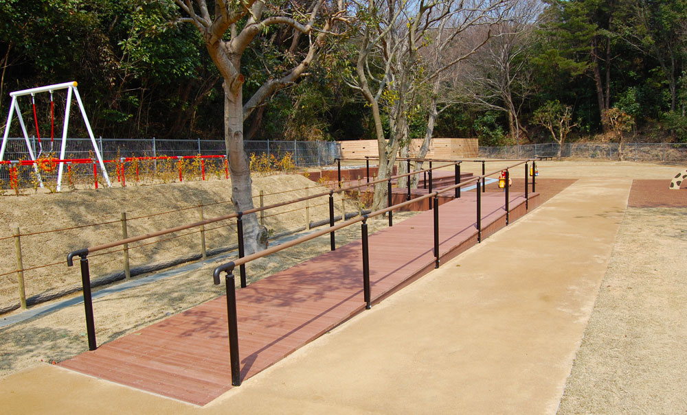 殘障坡道-Handicap Ramp-日本(兵庫県)-淡路島公園│氶鋒建材│Doozer Wood│WPC│優美木│塑膠木│環塑木│環保木│合成木│環保塑木│塑膠仿木│環保塑合木│木塑複合材料│綠建材