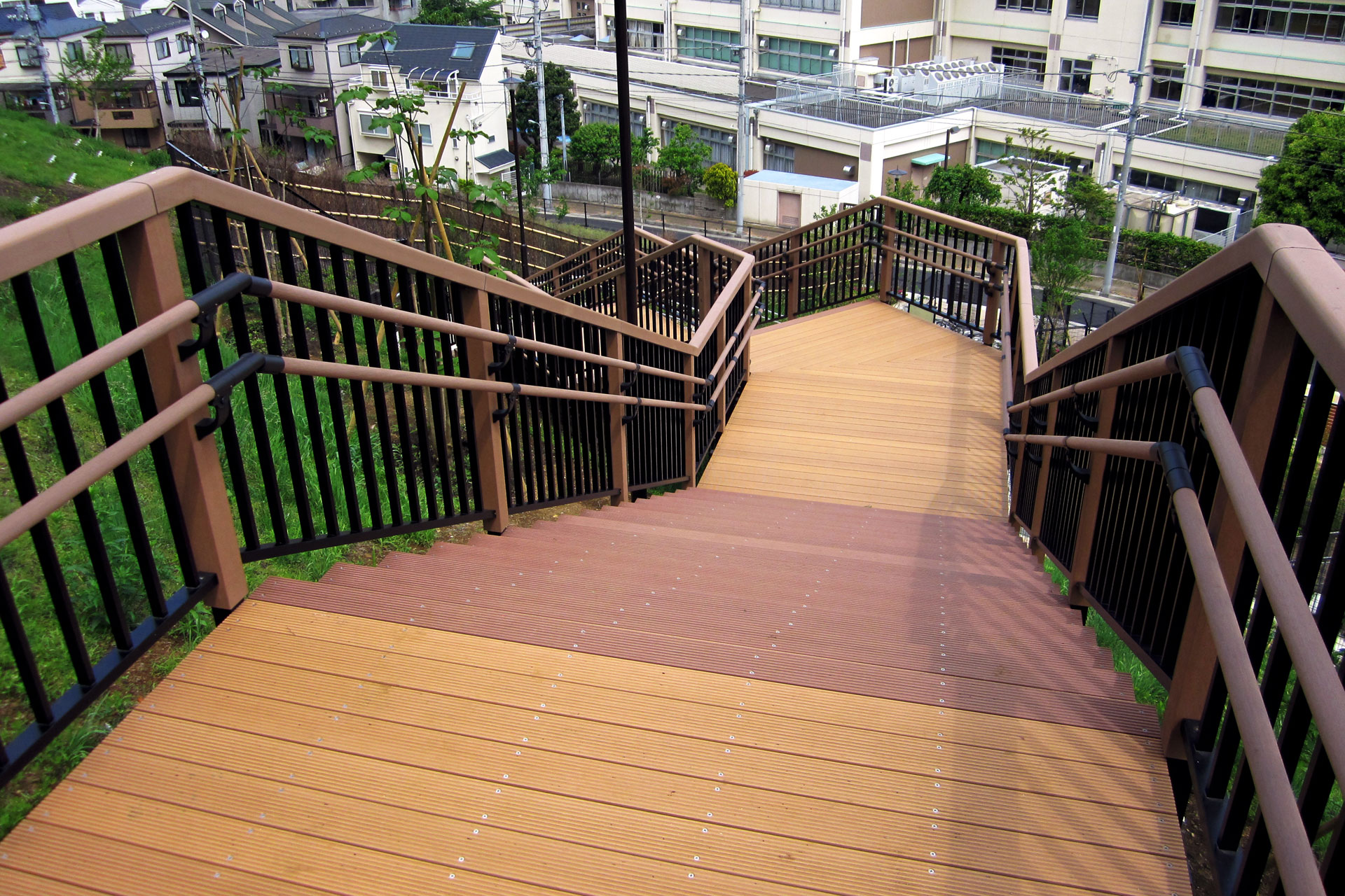 步道-棧道-Boardwalk-日本(東京都)-佐伯山緑地│氶鋒建材│Doozer Wood│WPC│優美木│塑膠木│環塑木│環保木│合成木│環保塑木│塑膠仿木│環保塑合木│木塑複合材料│再生環保│綠建材